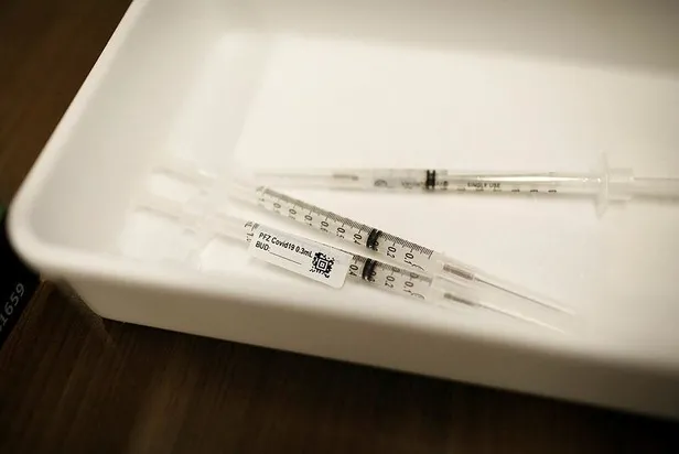 SON DAKİKA: ABD'de Kovid-19 aşılarını sabote eden eczacı suçunu itiraf etti: Şişeleri bozdum-4