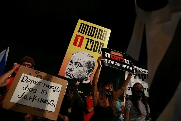 tel-avivde-netanyahu-karsiti-protesto-hukumetimiz-bizi-oldurecek-1594498280236.jpeg