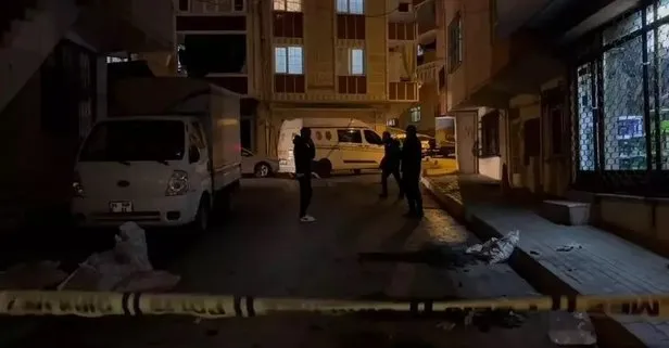 Maskeli terör yandaşları Bağcılar’da polis ekiplerine taşla saldırdı