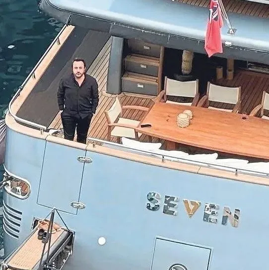 Eşini döven iş insanı Yunanistan’ı karıştırdı