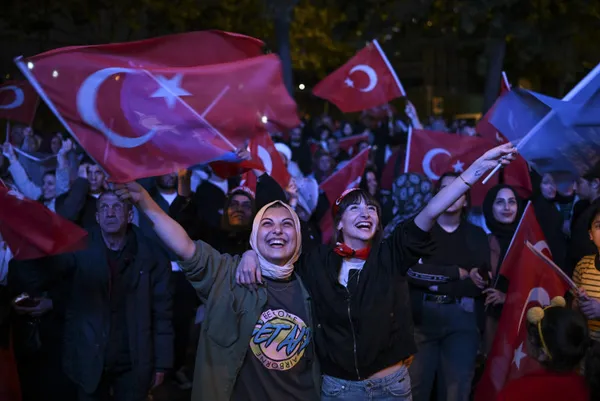 yerel-secim-icin-kollar-sivandi-baskan-recep-tayyip-erdogan-talimati-verdi-ak-parti-kadrolari-sahaya-iniyor-1685601061384.jpg Yerel seçim için kollar sıvandı: Başkan Recep Tayyip Erdoğan talimatı verdi, AK Parti kadroları sahaya iniyor-3