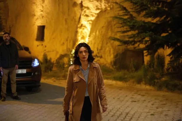 Maria ile Mustafa’yı alt üst edecek gizemli kişinin sırrı ne? Maria ile Mustafa yeni bölümde heyecan dorukta...-6