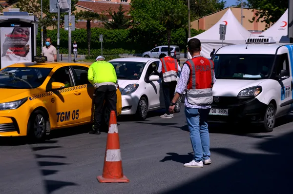 tisortuyle-de-mesaji-verdi-ama-kisitlamada-nisanlisina-cicek-goturen-genc-3-bin-460-tl-ceza-yedi-1621073290092.jpg Tişörtüyle de mesajı verdi ama... Kısıtlamada nişanlısına çiçek götüren genç 3 bin 460 TL ceza yedi-8