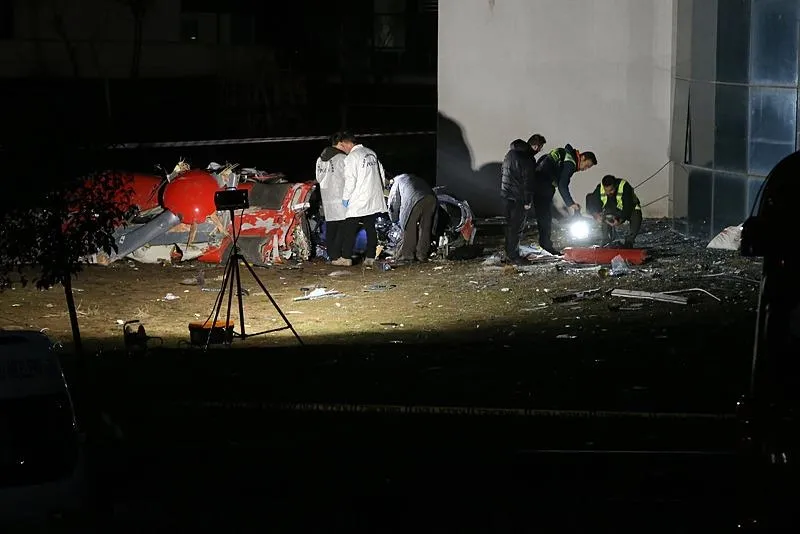 HELİKOPTERİN ENKAZI KALDIRILDI-1