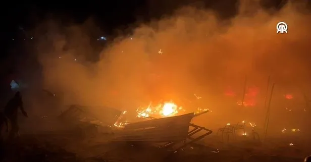 İsrail Gazze’de Filistinlilerin çadırlarına saldırdı: 10 kişi yanarak şehit oldu