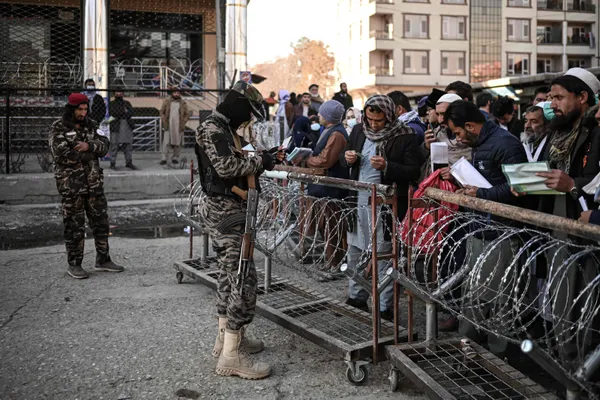 talibandan-ulkeden-kacan-afgan-multecilere-cagri-guvenlik-ve-huzur-saglandi-ulkenize-geri-donun-1639841055139.jpg Taliban'dan ülkeden kaçan Afgan mültecilere çağrı! Güvenlik ve huzur sağlandı ülkenize geri dönün-7