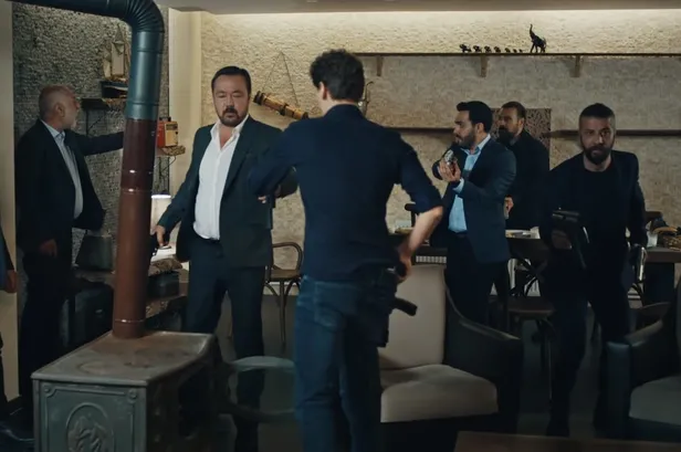 onceki-hasimlar-simdi-dost-eskiya-dunyaya-hukumdar-olmazda-saflar-degisiyor-yaman-yoksa-yeni-kimsesiz-mi-1620471231501.jpg Önceki hasımlar şimdi dost! Eşkıya Dünyaya Hükümdar Olmaz'da saflar değişiyor! Yaman yoksa yeni Kimsesiz mi?-6
