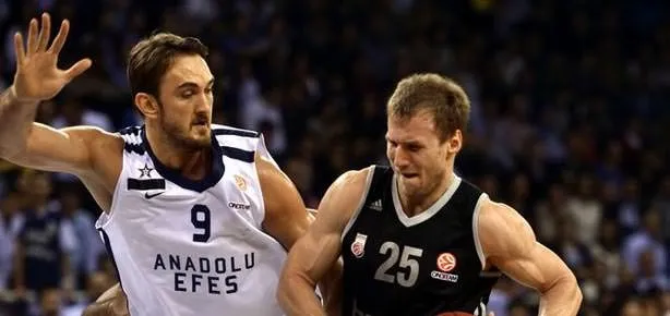 Efes son 8’e uçtu!