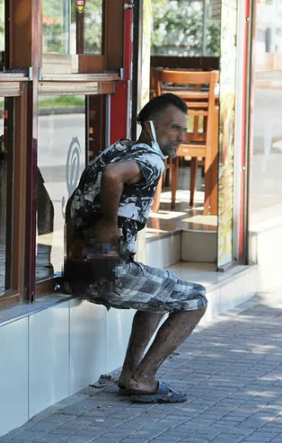 Sırtına saplı bıçakla Almanya'daki ablasını arattı! Yer: Antalya