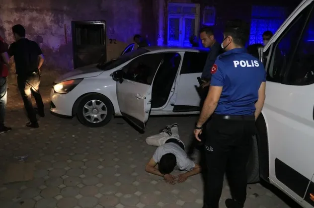 'Dur' ihtarına uymayan ehliyetsiz sürücü 15 km sonra yakalandı: 18 bin lira cezası kesildi