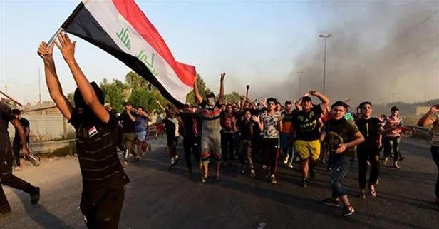 Irak’ın başkenti Bağdat’ta gösterilerin sürdüğü meydanda bıçaklanan gazeteci öldü