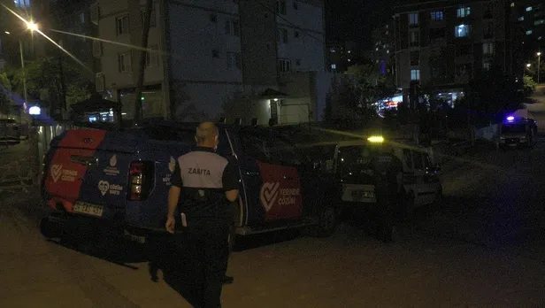 Son dakika: Pendik’te 5 katlı binanın istinat duvarı çöktü-2
