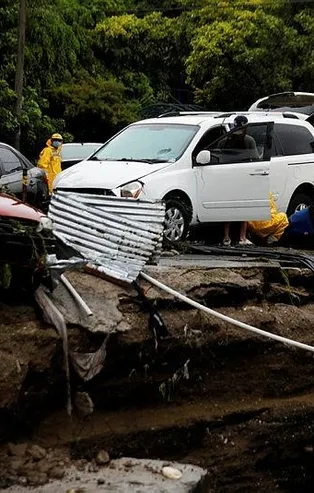 El Salvador’u fırtına vurdu! Ölüler var