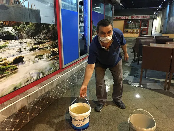 vatandas-isyanda-chpli-ibb-hatali-asfaltlama-yapti-otogari-yine-su-basti-1592230960276.jpg Vatandaş isyanda! CHP'li İBB hatalı asfaltlama yaptı, otogarı yine su bastı-2