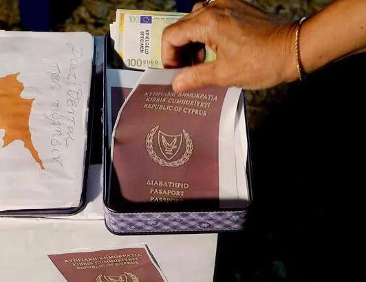 Güney Kıbrıs’ta istifa depremi