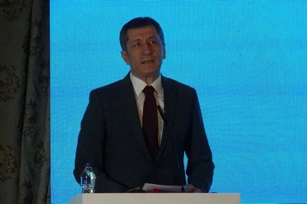 Eğitim çalışanlarına yönelik şiddete yeni uygulama: Kırmızı Tebeşir! Bakan Selçuk duyurdu