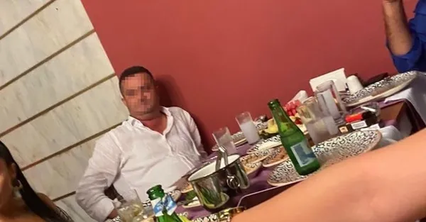 davasina-baktigi-is-insaniyla-yemek-yiyen-manavgat-agir-ceza-mahkemesi-baskani-aciga-alindi-1629280123984.jpg