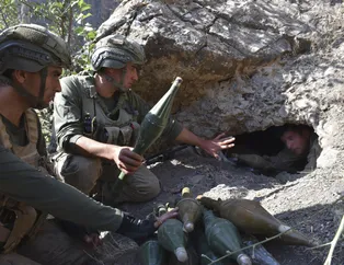 Kıran Operasyonu'ndan dikkat çeken kareler! ABD yapımı roketatarlar terörist inlerinden böyle çıkarıldı