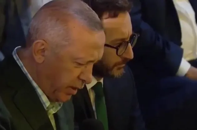 Başkan Erdoğan'dan Enderun Teravihi sonrası Kur'an-ı Kerim tilaveti