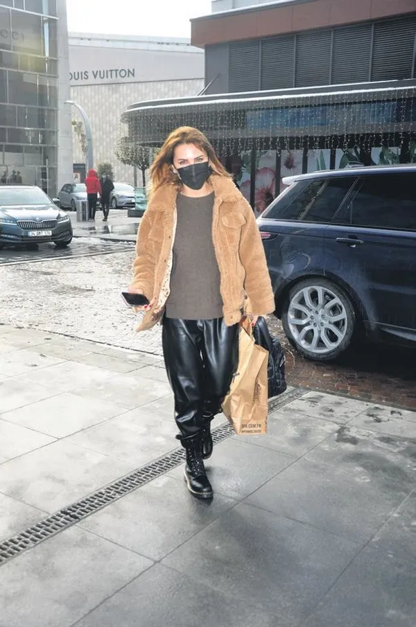 Ressam Berfin Uluman yardım seferberliği için Uganda’ya gitti-4