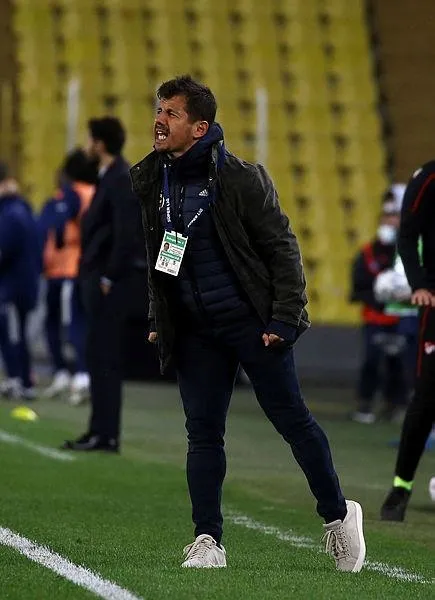 fenerbahce-teknik-direktoru-emre-belozoglu-kasimpasa-maci-sonrasi-konustu-bana-bir-satasma-oldu-1619384914427.jpeg