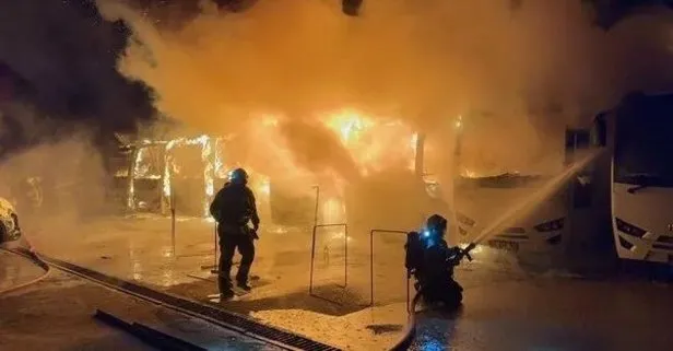 SON DAKİKA I Kocaeli’de facia: Açık otoparkta çıkan yangında 14 toplu taşıma aracı yandı