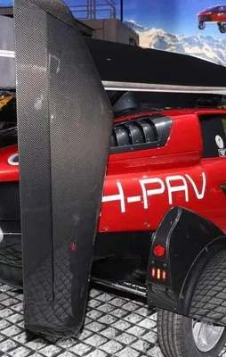 Uçan araba nihayet satışta, işte fiyatı