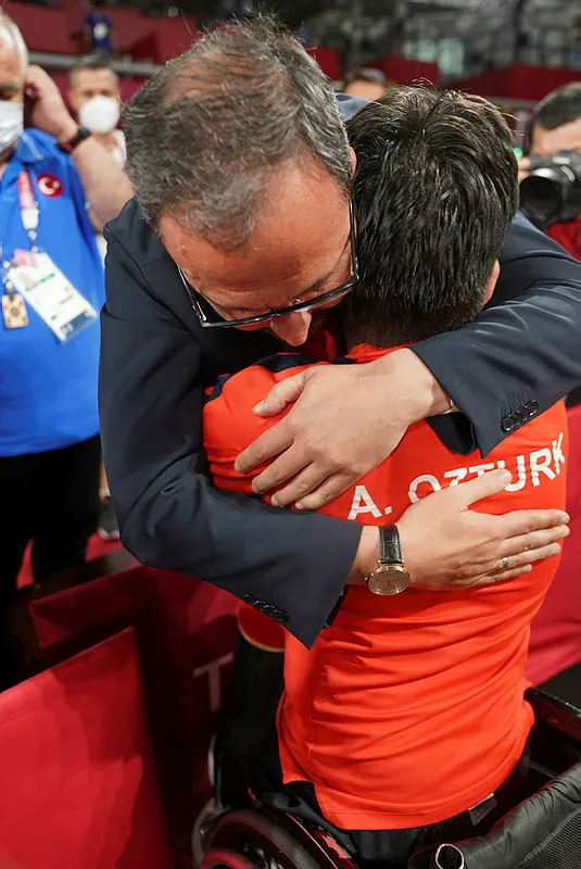 son-dakika-2020-tokyo-paralimpik-oyunlarinda-abdullah-ozturk-altin-madalyanin-sahibi-oldu-1630315707560.jpg