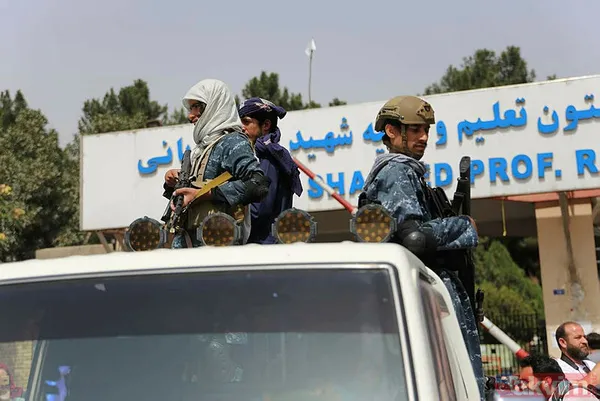 Afgan kadınlar Kabil Eğitim Üniversitesi’nde Taliban’a destek programı düzenledi - 33