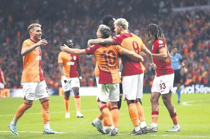 aslan-evinde-kukredi-mauro-icardi-dries-mertens-ve-wilfried-zahanin-golleriyle-alanya-gole-boguldu-1700941473928.jpeg Aslan evinde kükredi! Mauro Icardi, Dries Mertens ve Wilfried Zaha'nın golleriyle Alanya gole boğuldu-3