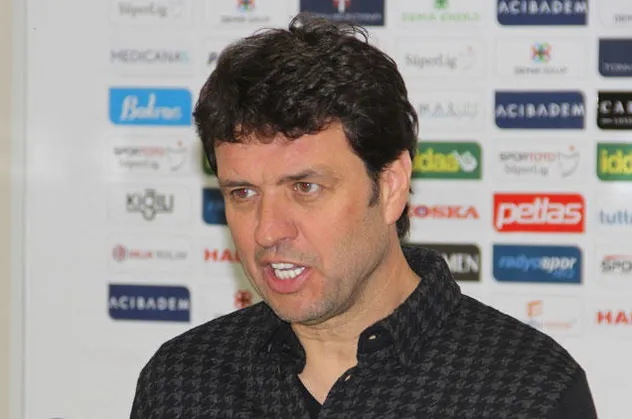 Akhisarspor teknik direktörü Cihat Arslan ile yollar ayrıldı