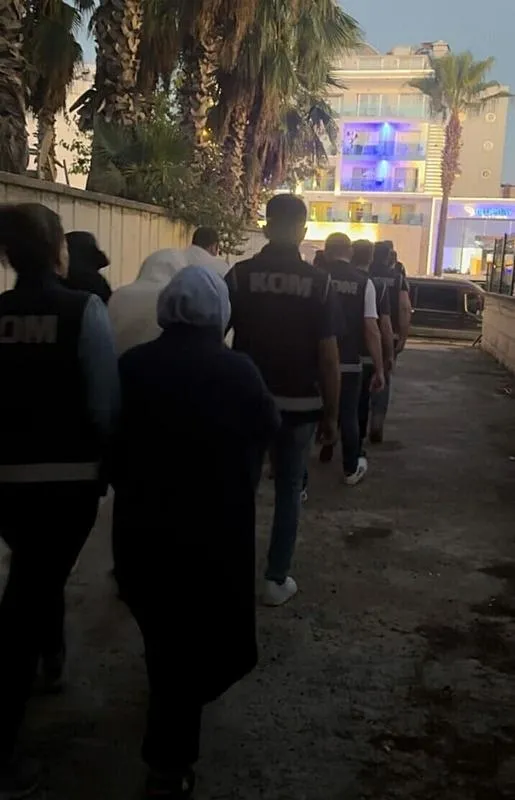 yunan-adalarina-kacmaya-calisan-11-fetocu-yakalandi-iste-isimleri-1726567517684.jpeg Yunan adalarına kaçmaya çalışan 11 FETÖ'cü yakalandı! İşte isimleri...-3