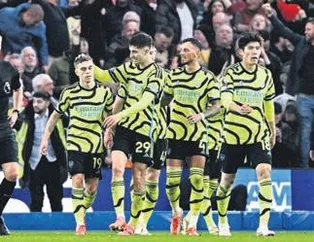 Arsenal kazanıp maç fazlasıyla lider oldu