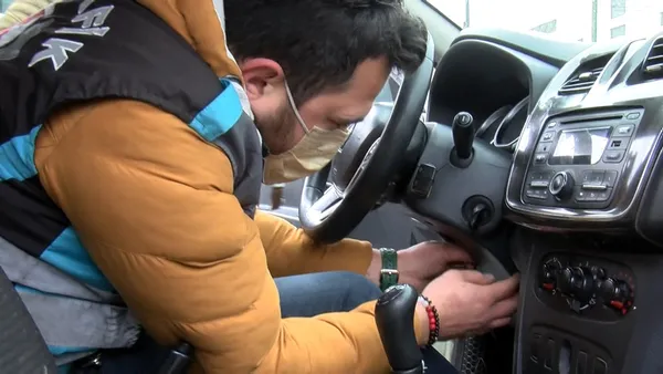 taksimetrede-250-tl-yazmasi-polisleri-suphelendirdi-direksiyon-altinda-ucrete-mudahale-eden-dugme-bulundu-kirl-1644838933114.jpg Taksimetrede 250 TL yazması polisleri şüphelendirdi! Direksiyon altında ücrete müdahale eden düğme bulundu! O düğme bakın ne çıktı?-4