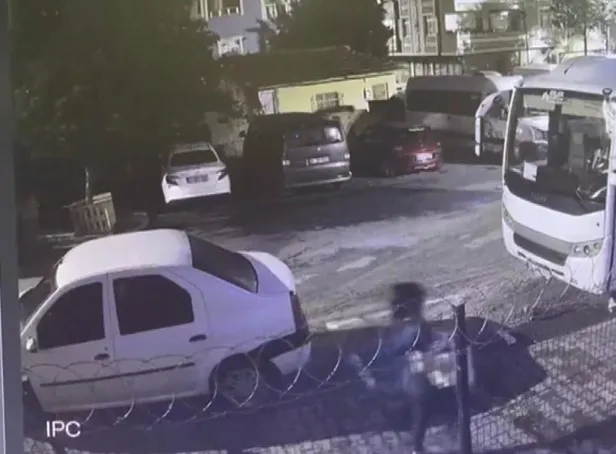 Komşular sesi duyunca kan donduran gerçek ortaya çıktı: Yeni doğan bebeğini çöpe attı! O anlar kamerada-3