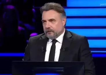 2022-2023 sezonunda Türkiye'de tiyatro seyirci sayısı bir önceki sezona oranla nasıl değişmiştir?