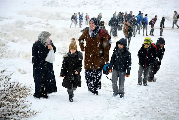 yalova-ardahan-mardin-karsta-okullar-tatil-mi-2023-20-kasim-pazartesi-kar-tatili-var-mi-meb-valilik-son-dakika-1700403858558.jpg Yalova, Ardahan, Mardin, Kars'ta okullar tatil mi 2023? 20 Kasım Pazartesi kar tatili var mı? MEB Valilik son dakika açıklamalar-2