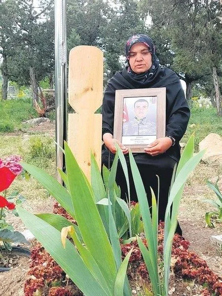sehit-selam-gulerin-annesi-ayfer-guler-kanin-yerde-kalmadi-icini-rahat-tut-oglum-1654150675006.jpeg