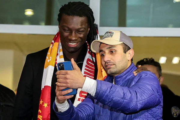 son-dakika-galatasaray-baskani-burak-elmastan-flas-transfer-aciklamasi-takvimcomtr-duyurmustu-pulgar-ve-gomis-1643797380507.jpg SON DAKİKA! Galatasaray Başkanı Burak Elmas'tan flaş transfer açıklaması! Takvim.com.tr duyurmuştu Pulgar ve Gomis tamam-4
