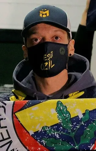 Son dakika: Fenerbahçe'nin yeni transferi Mesut Özil'den Abdülkadir Ömür için "geçmiş olsun" mesajı