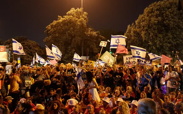 israilde-binlerce-kisi-netanyahunun-gidisini-kutladi-1623612897946.jpg İsrail’de binlerce kişi Netanyahu’nun gidişini kutladı: Güle güle Bibi-4