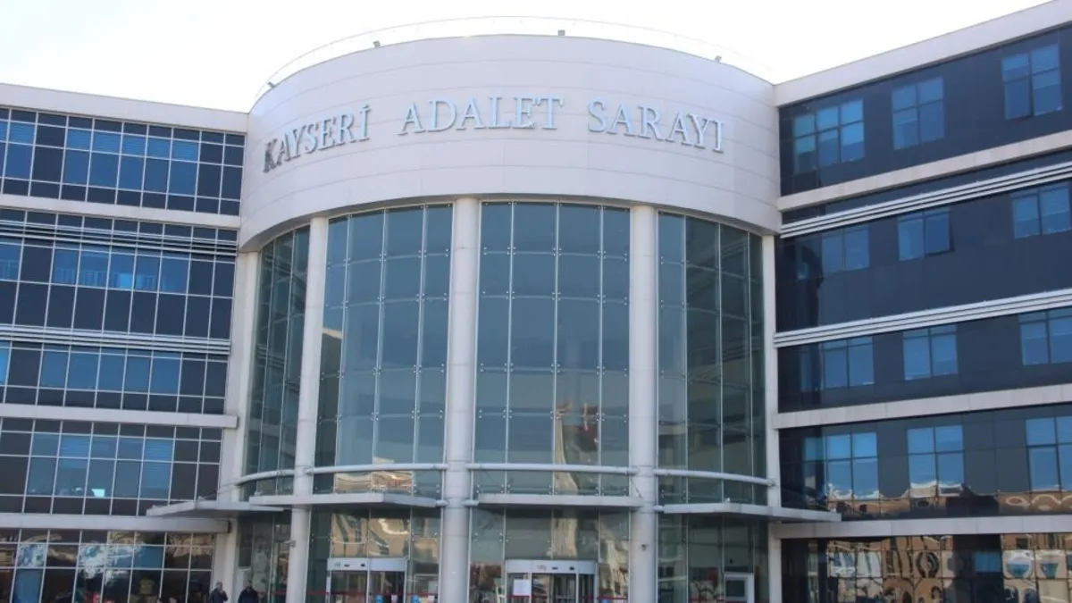 Kayseri'de mide bulandıran olay | Görüştüğü çocuğun çıplak fotoğraflarını ailesine göndermekle tehdit etti! Sapığa hapis cezası