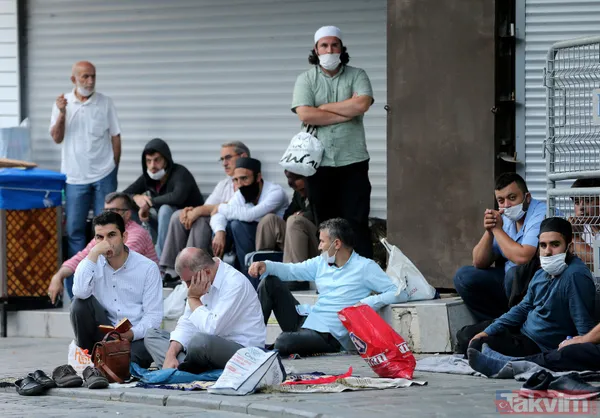 Son dakika: 86 yıl sonra bir ilk: Vatandaşlar Ayasofya'da ilk namaz için akın ettiler - 3