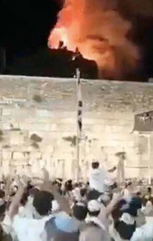 AK Parti Sözcüsü Ömer Çelik'ten Mescid-i Aksa’nın avlusunda çıkan yangını kutlayan vahşi İsraillilere tepki