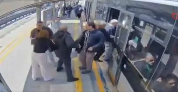 6.2'lik İstanbul depremi metrobüsü beşik gibi salladı! Yolcular ayakta durmakta zorlandı
