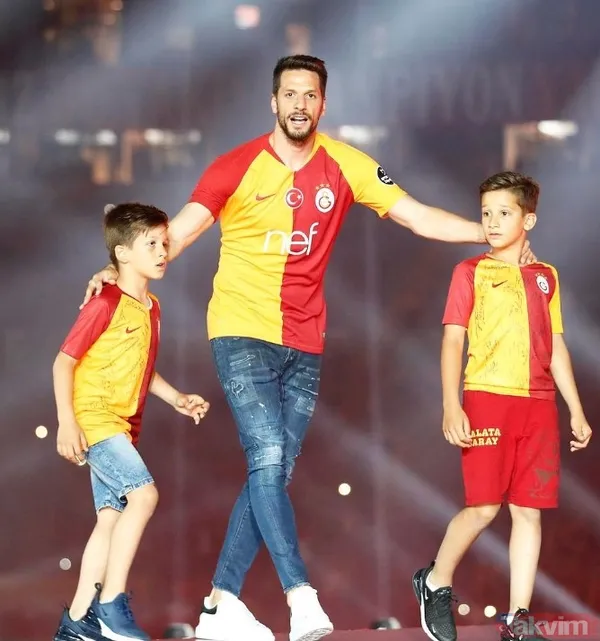 25 bin TL'lik aidat magazin gündeminde! Eski futbolcu Hakan Balta ve ailesinin lüks site isyanı - 4