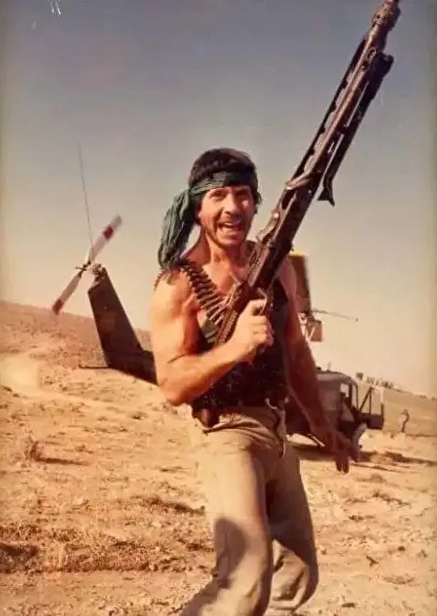 sonmez-yikilmaz-oldu-mu-rambo-lakapli-sonmez-yikilmaz-neden-oldu-hastaligi-neydi-sonmez-yikilmaz-kimdir-nereli-1654201375176.jpg SÖNMEZ YIKILMAZ ÖLDÜ MÜ? Rambo lakaplı Sönmez Yıkılmaz neden öldü, hastalığı neydi? Sönmez Yıkılmaz kimdir, nereli, kaç yaşındaydı? Hangi filmlerde oynadı?-4