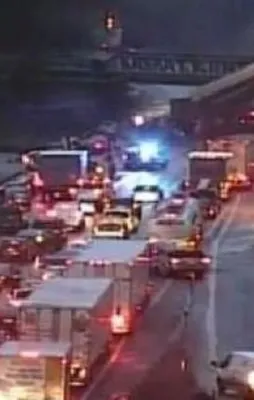 ABD'de korkunç kaza: Hızlı tren otoyola uçtu