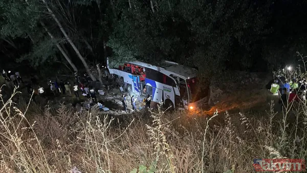 Yozgat'taki kazada dehşet anları: "Aşağı uçtuk, yanımdaki araçtan düştü" | 12 kişiye mezar olan otobüsün son görüntüsü - 8