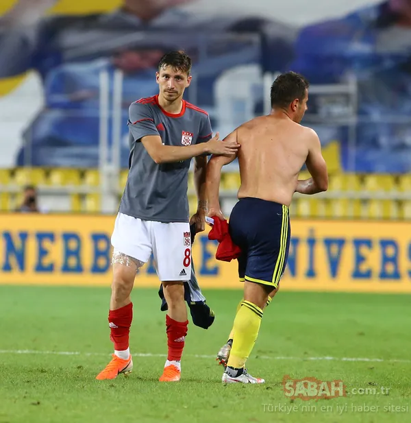 Fenerbahçe-Sivasspor maçı sonrası Mert Hakan Yandaş, Emre Belözoğlu'nun yanına gitti! Dikkat çeken kare - 14